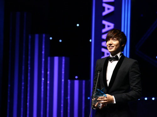 Lee Min Ho lập “cú đúp” tại giải thưởng truyền hình Hàn 2011
